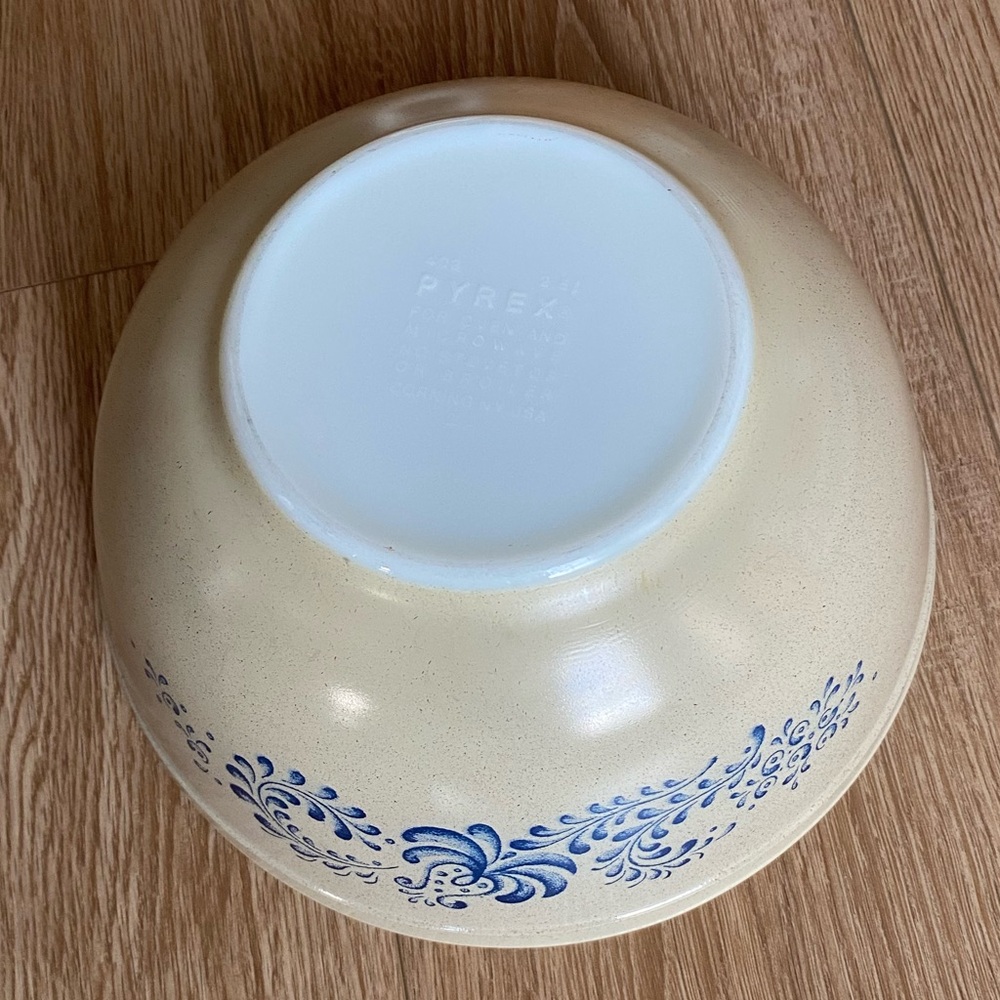 Vintage Homestead Pyrex Corning NY USA #403 2.5L